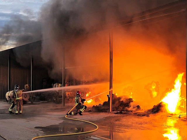 Incendio en un almacén de una explotación agrícola de San Javier - 1, Foto 1