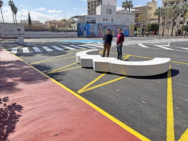 El Ayuntamiento invierte 108.000 euros en mejorar la accesibilidad y ordenar el tráfico en la explanada Maestro Ángel Palazón - 5, Foto 5