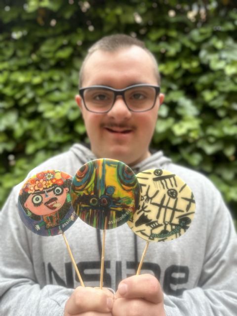 ASSIDO y Confiterías Maite colaboran en una iniciativa creativa y solidaria que une arte y gastronomía - 2, Foto 2