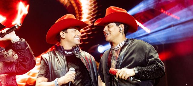Diego Monroy hace historia en El Campín al cantar junto a Eduin Caz de Grupo Firme ante más de 60.000 personas - 3, Foto 3