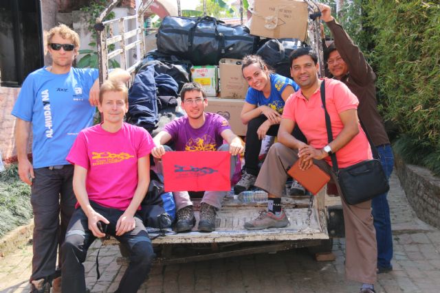 Miembros del Grupo Vértigo realizan tareas de ayuda humanitaria en Nepal - 2, Foto 2