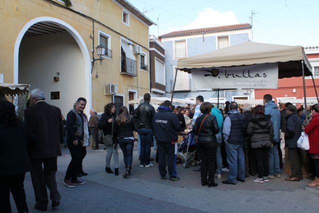 Los artesanos trabajan el esparto en el domingo de El Zacatín - 1, Foto 1