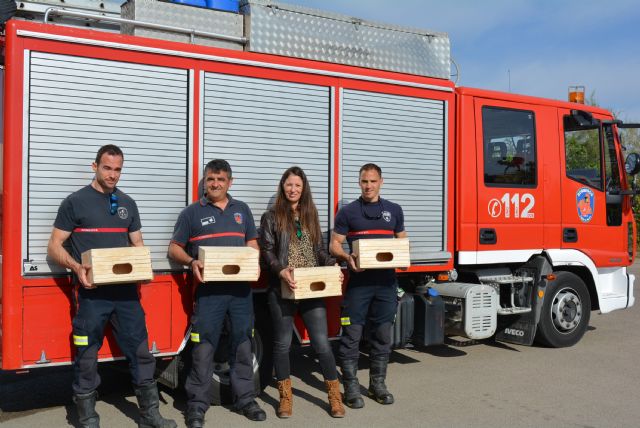 El parque de bomberos de Águilas se suma a la instalación de cajas-nido para vencejos - 1, Foto 1
