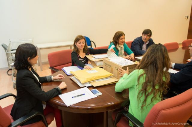 La Mesa de Contratación avanza en la adjudicación de los servicios de teleasistencia, ayuda a domicilio y comedores de las escuelas municipales - 1, Foto 1