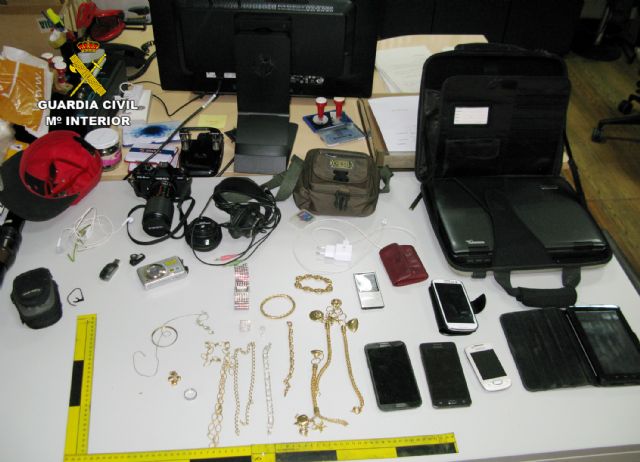 La Guardia Civil desmantela una banda juvenil dedicada al robo en viviendas de la Huerta de Murcia - 4, Foto 4