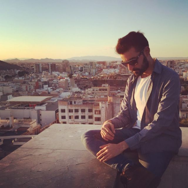 El cartagenero Daniel Carbonell presenta su novela Curioso a puerta cerrada - 1, Foto 1