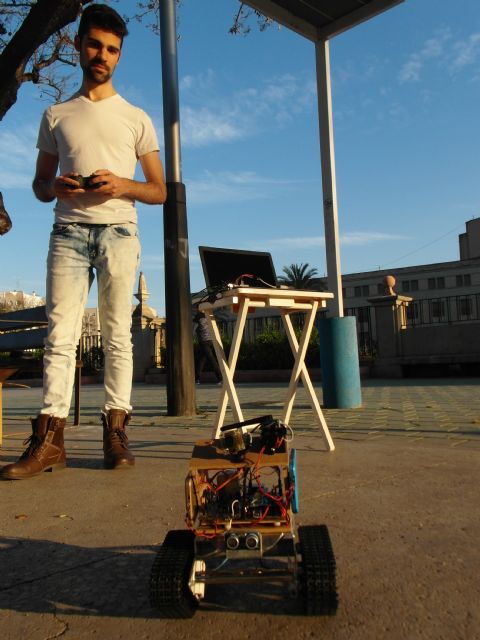 Un alumno de la Politécnica crea un robot oruga para inspeccionar escenarios de riesgo - 2, Foto 2