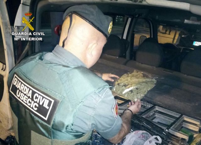 La Guardia Civil sorprende al conductor de una furgoneta con 120 gramos de cogollos de marihuana - 4, Foto 4