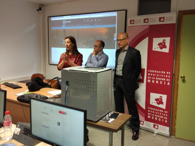 La directora general Encarna Molina participa en el taller sobre transparencia en la gestión de residuos - 1, Foto 1