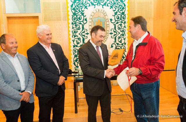 El alcalde recibe la Metopa Latina por su defensa de los deportes autoctonos - 1, Foto 1