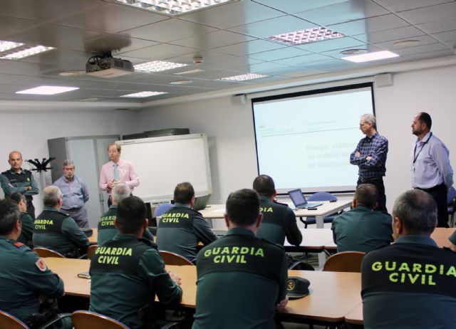 La Guardia Civil e Iberdrola celebran unas jornadas sobre riesgos y medidas preventivas en instalaciones eléctricas - 2, Foto 2