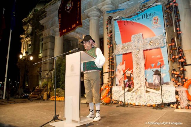 MC: Las Cruces de Mayo, amenazadas por el Gobierno socialista - 2, Foto 2