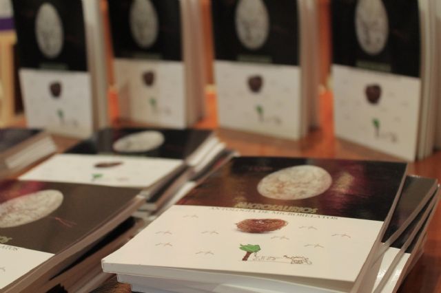 'Microsaurios. Antología de microrrelatos' del Taller de Escritura Creativa - 3, Foto 3