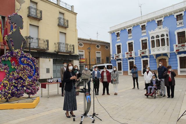 Una huertana de forja con adornos florales rinde homenaje a la Fiesta de San Marcos - 3, Foto 3