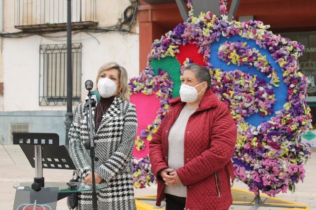 Una huertana de forja con adornos florales rinde homenaje a la Fiesta de San Marcos - 4, Foto 4