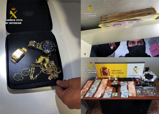    [La Guardia Civil desmantela una experta organización criminal dedicada a la venta de múltiples sustancias estupefacientes en Totana, Foto 6