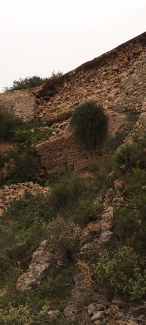 El Ayuntamiento de Lorca acometerá el arreglo de la muralla del castillo tras los daños causados por las lluvias de 2016 y cuya reparación no fue realizada en su momento - 2, Foto 2