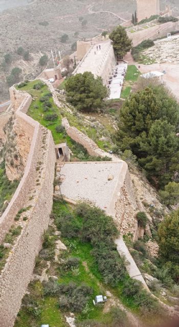 El Ayuntamiento de Lorca acometerá el arreglo de la muralla del castillo tras los daños causados por las lluvias de 2016 y cuya reparación no fue realizada en su momento - 3, Foto 3