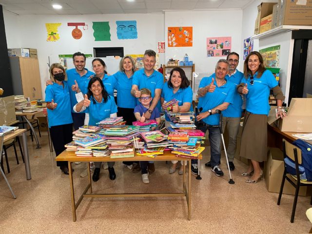 Reparten 560 libros entre menores en riesgo de exclusión - 2, Foto 2