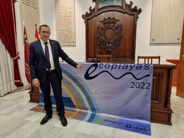 El compromiso del Ayuntamiento de Lorca con el cuidado de sus playas consigue la renovación de la bandera 'Ecoplayas' de la Cala de Calnegre - 1, Foto 1