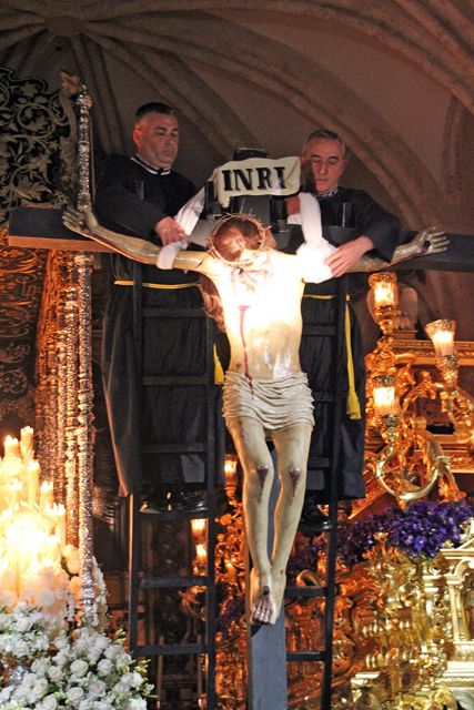 La hermandad de la Soledad Ilipense realizó el Descendimiento de Cristo en la noche del Viernes Santo - 2, Foto 2