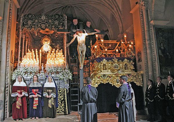 La hermandad de la Soledad Ilipense realizó el Descendimiento de Cristo en la noche del Viernes Santo - 3, Foto 3