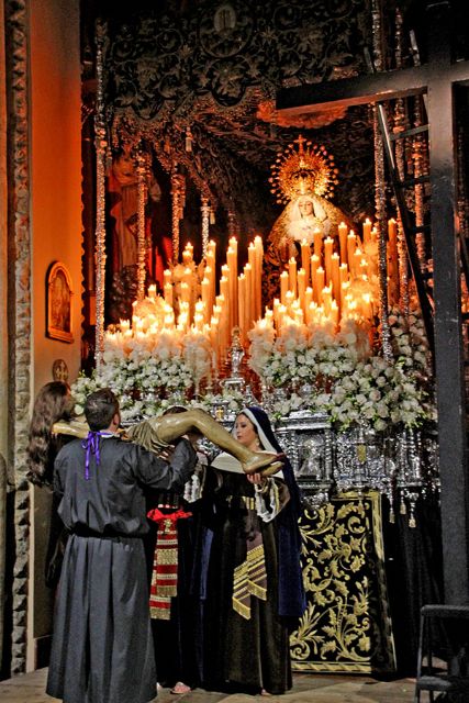 La hermandad de la Soledad Ilipense realizó el Descendimiento de Cristo en la noche del Viernes Santo - 5, Foto 5