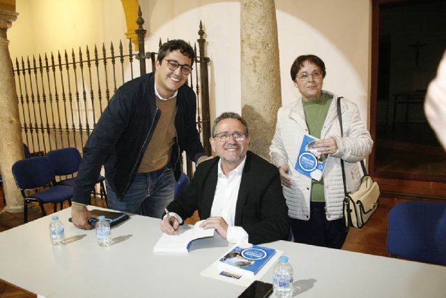 Benjamín Rey Soto: Su palabra siempre es poética y formal, pero nunca vacía ni mentirosa - 4, Foto 4