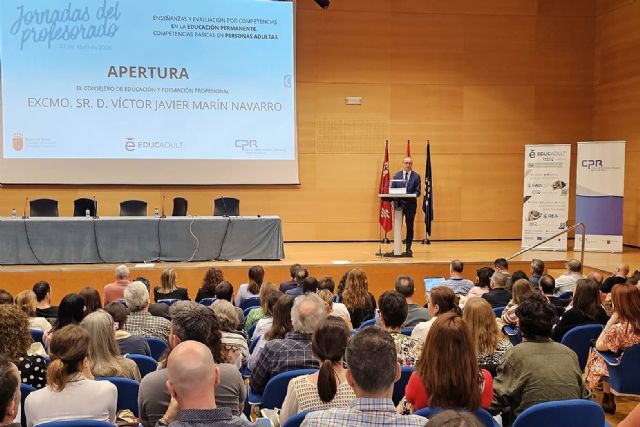 M�s de 13.200 estudiantes se forman en los 16 centros de educaci�n de personas adultas, Foto 2