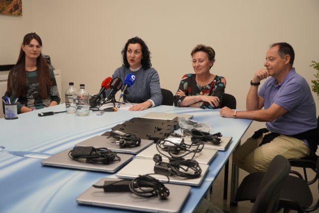 Aguas de Jumilla dona siete equipos informáticos al Ayuntamiento para reforzar el departamento de Política Social - 3, Foto 3