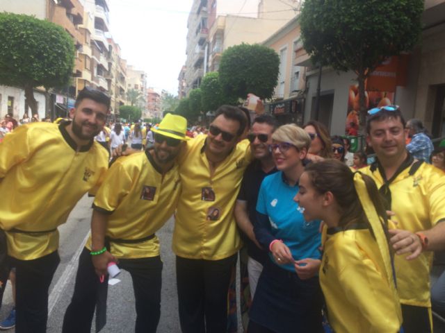 Noelia Arroyo asiste al pasacalles de las peñas de Alcantarilla - 1, Foto 1