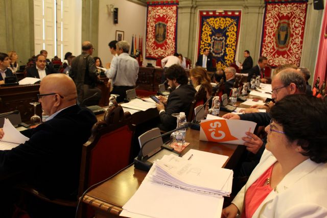 C´s interroga al Gobierno local tras incumplir sus promesas para adecentar la Plaza del Lago y abrir el cuartel 24 horas - 1, Foto 1