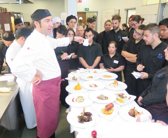 Alumnos de Assido colaboran en el restaurante-escuela del CCT - 2, Foto 2
