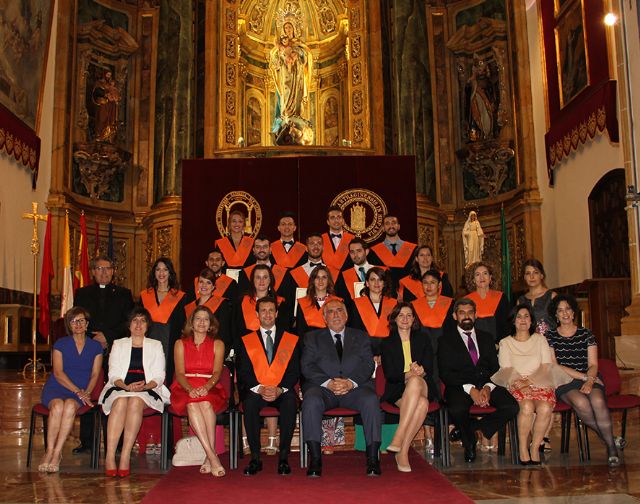 Los alumnos de Turismo y ADE recogen sus becas - 2, Foto 2