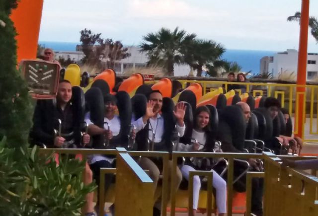 Un centenar de jóvenes torreños disfrutan de un viaje subvencionado a Terra Mítica - 3, Foto 3