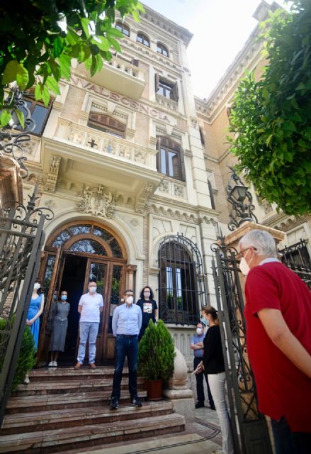La Universidad de Murcia guarda un minuto de silencio por las personas fallecidas como consecuencia de la pandemia - 1, Foto 1