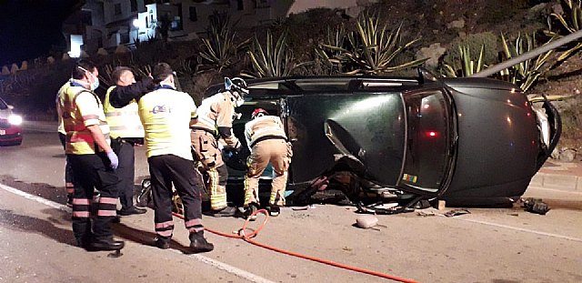 Bomberos rescatan al conductor de un turismo accidentado en La Manga - 1, Foto 1