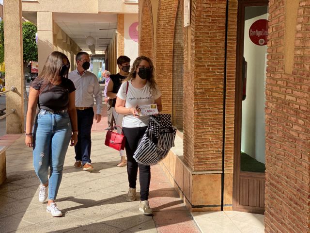 La ganadora de 1.000 euros en la campaña un premio por mamá realiza sus compras - 2, Foto 2