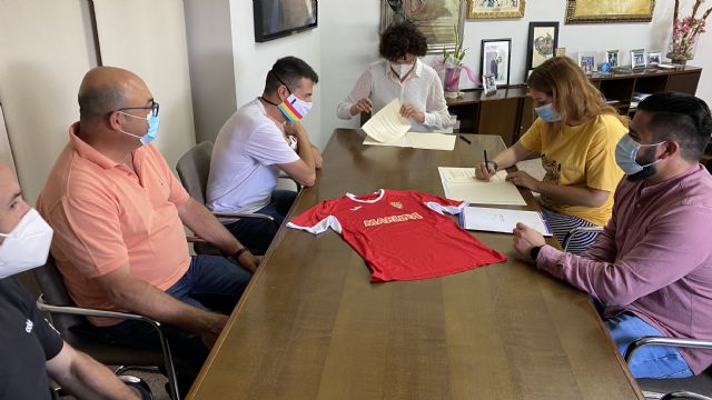 Ayuntamiento y Club Deportivo Lumbreras firman un nuevo convenio de colaboración para la promoción del fútbol de base en la ciudad - 2, Foto 2