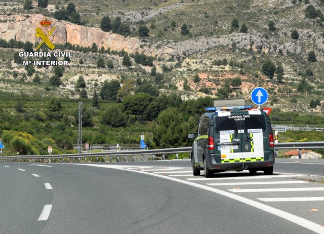 La Guardia Civil investiga al conductor de un turismo por circular en sentido contrario en autovía durante 30 km - 3, Foto 3