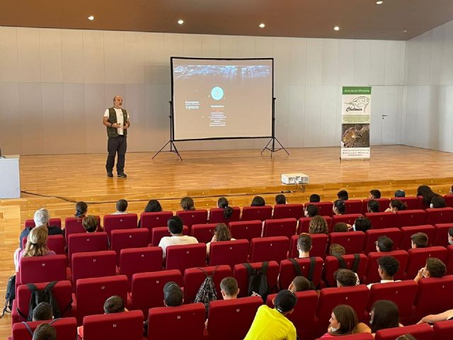 Un centenar de escolares participan en una jornada de sensibilización del programa Mares Circulares - 3, Foto 3