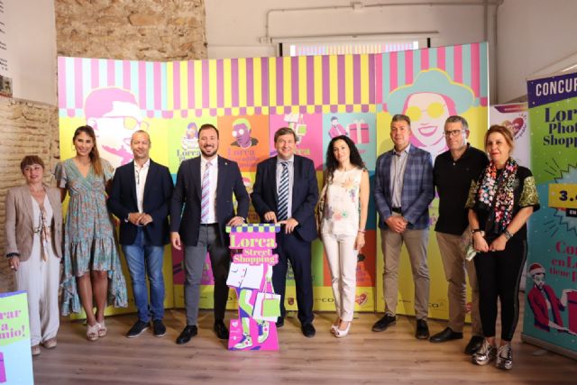 Concejalía de Comercio, Dirección General y asociacionesde comerciantes trabajan de la mano para seguir potenciando el comercio local - 2, Foto 2