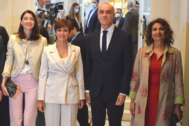 Isabel Rodríguez presenta en el Fórum Nueva Economía al alcalde Antonio Muñoz - 1, Foto 1