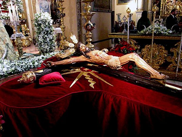 Los titulares de Vera-cruz quedo expuesta a la veneración en devoto Besapiés y Besa Manos respectivamente - 2, Foto 2