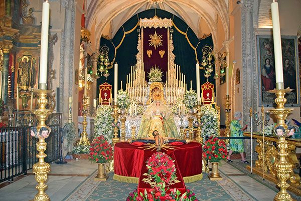 Los titulares de Vera-cruz quedo expuesta a la veneración en devoto Besapiés y Besa Manos respectivamente - 3, Foto 3