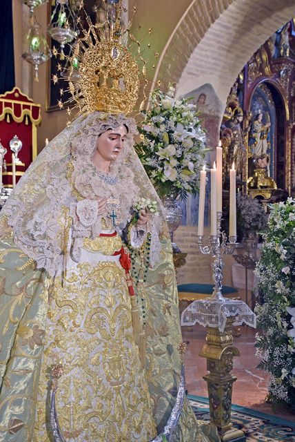 Los titulares de Vera-cruz quedo expuesta a la veneración en devoto Besapiés y Besa Manos respectivamente - 4, Foto 4