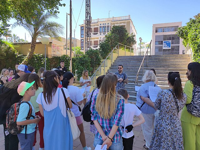 Alumnos del Grado en Turismo enseñan la ciudad de Murcia a refugiados ucranianos - 4, Foto 4