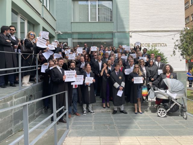 Concentración en las puertas de las sedes judiciales de Murcia, Cartagena y Lorca - 1, Foto 1