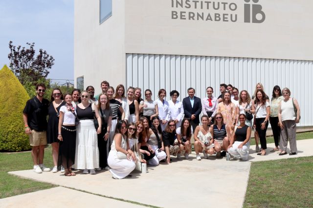 Alumnos de Medicina de la Universidad James Madison de EEUU visitan las instalaciones de Instituto Bernabeu Alicante - 1, Foto 1