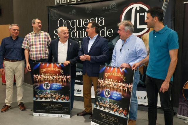 La Orquesta Sinfónica de Lorca ofrece un espectáculo inolvidable con Los Parrandboleros, coincidiendo con el 26° aniversario de la formación del grupo - 4, Foto 4